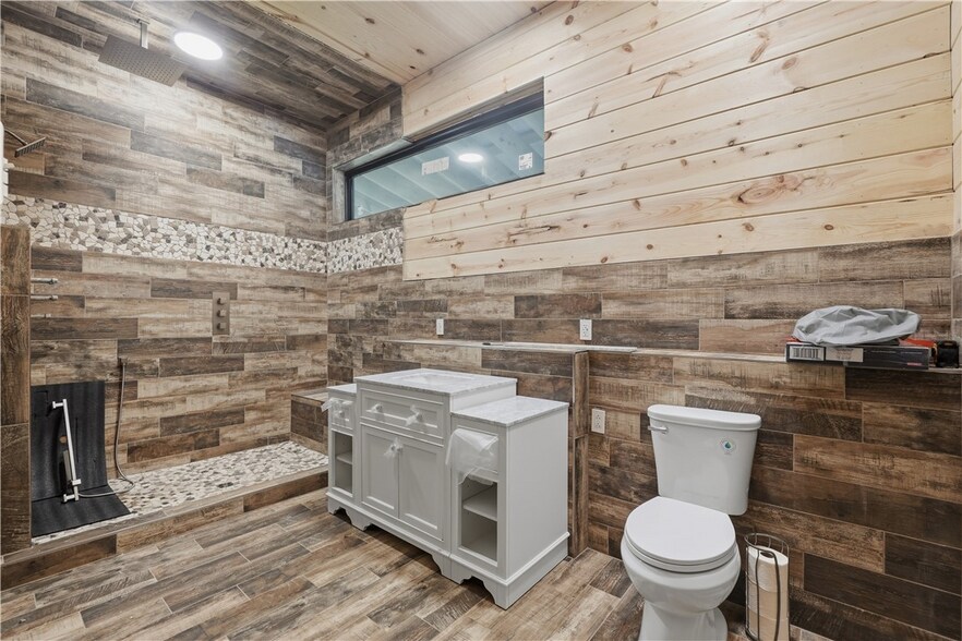 More Photos Of 394 Madison 1555, Eureka Springs Specialty For Sale