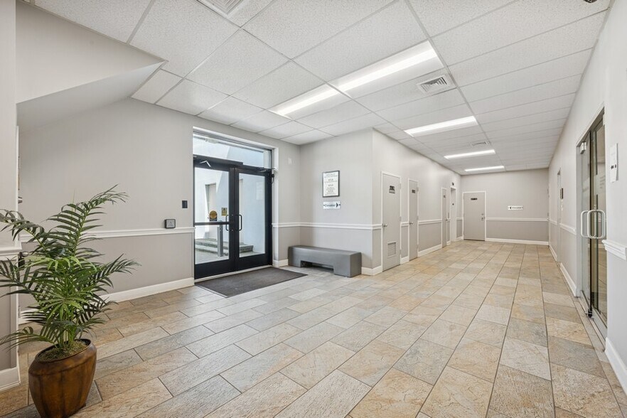 More Photos Of 2201-2211 Merrick Rd, Merrick Office Residential For Lease