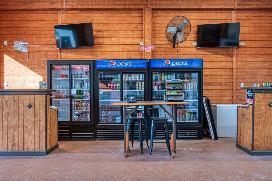 More Photos Of 607 W Gibbs St, Del Rio Storefront Retail Office For Sale