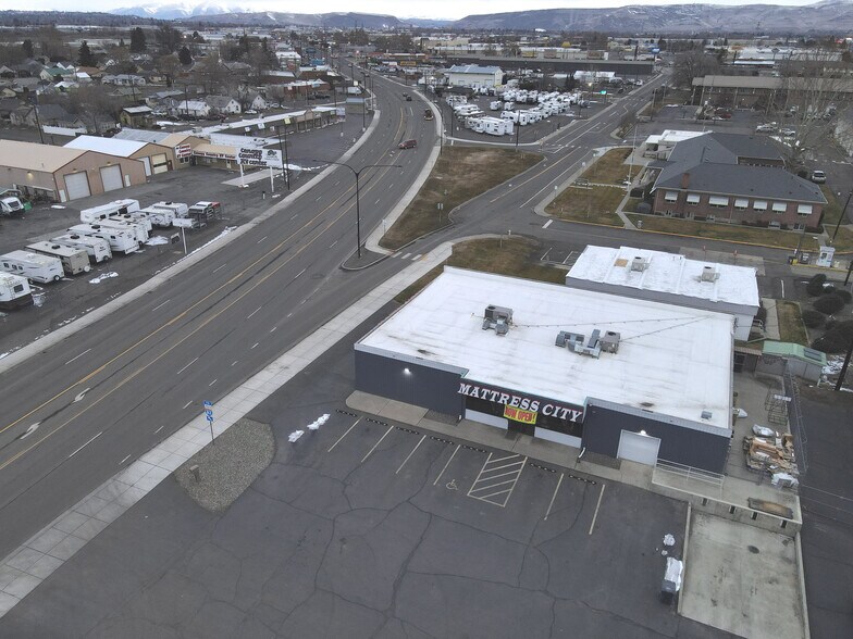 More Photos Of 3001 Main St, Union Gap Freestanding For Lease