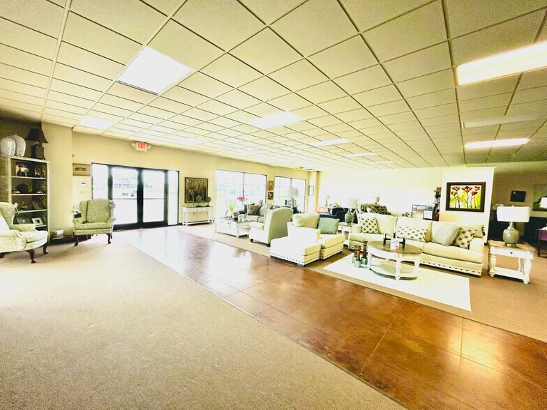 More Photos Of 869 S State St, Clarksdale Storefront For Sale