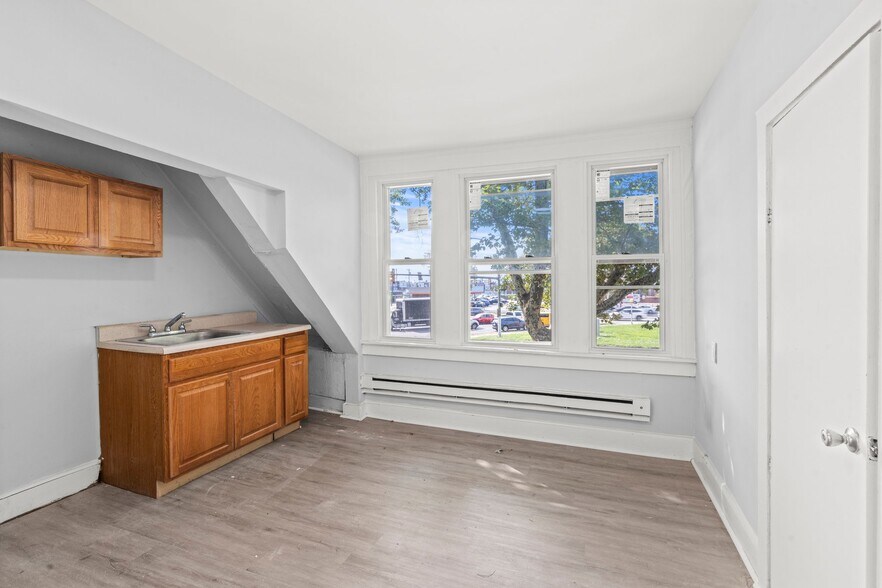 More Photos Of 129-131 E Roosevelt Blvd, Philadelphia Apartments For Sale