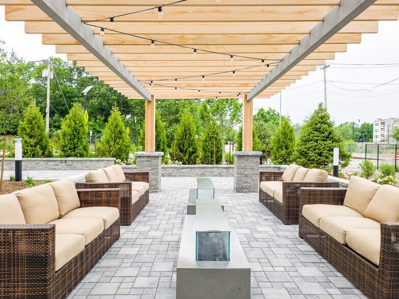 More Photos Of 39 Trotter Rd, Weymouth Apartments For Lease