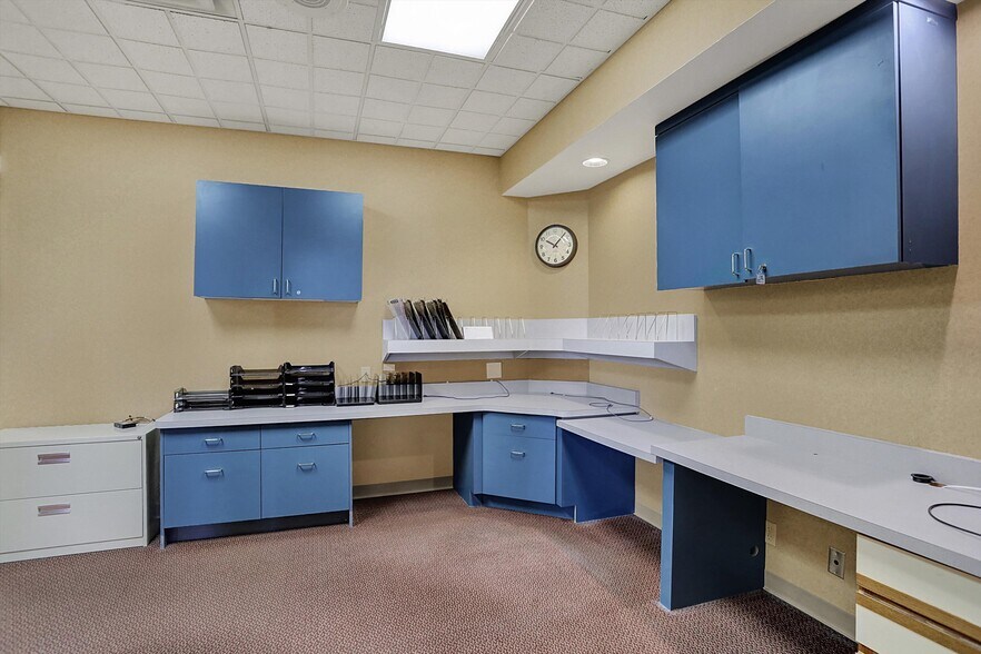 More Photos Of 711 W Gardner Dr, Marion Medical For Sale