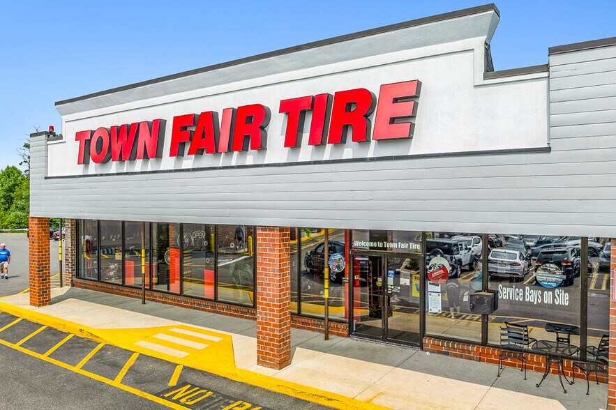 More Photos Of 238-310 Grove St, Braintree Unknown For Lease