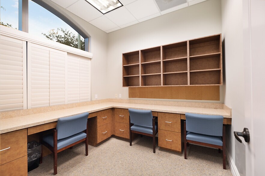 More Photos Of 3021 N Airport Pulling Rd, Naples Office For Sale