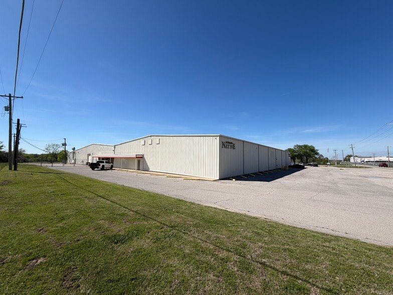 More Photos Of 3248 N Sheridan Rd, Tulsa Warehouse For Sale