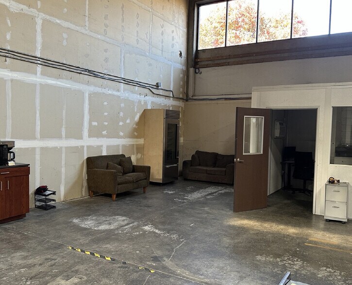 More Photos Of 1580 Zephyr Ave, Hayward Warehouse For Lease