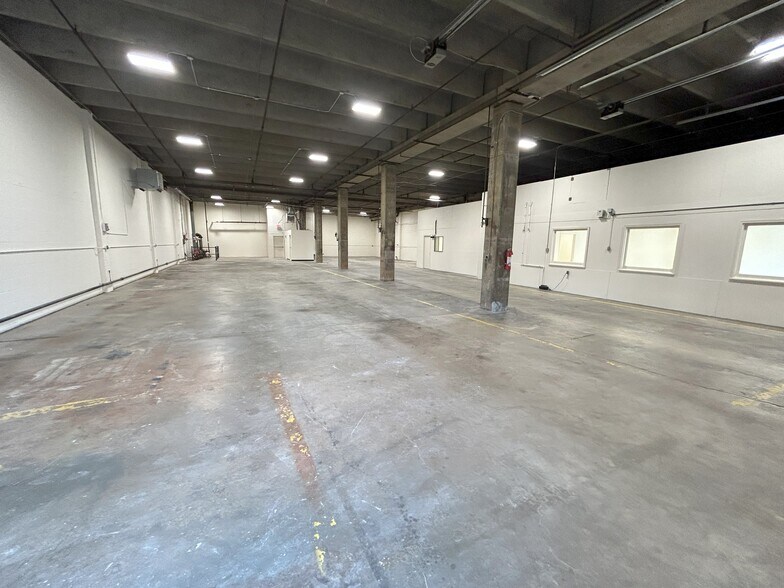 More Photos Of 3800-3842 West St, Landover Warehouse For Lease