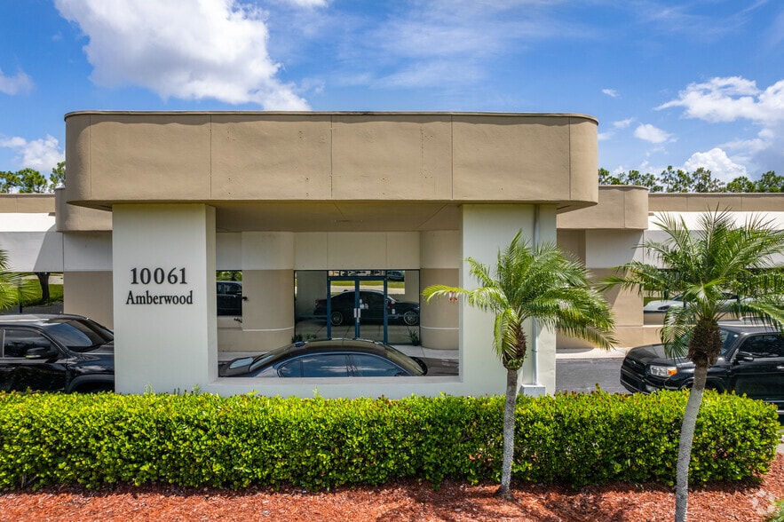More Photos Of 10061 Amberwood Rd, Fort Myers Flex For Lease