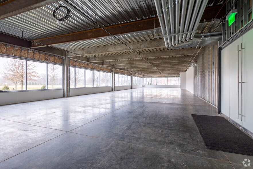 More Photos Of 435 N Whittington Pkwy, Louisville Office For Lease