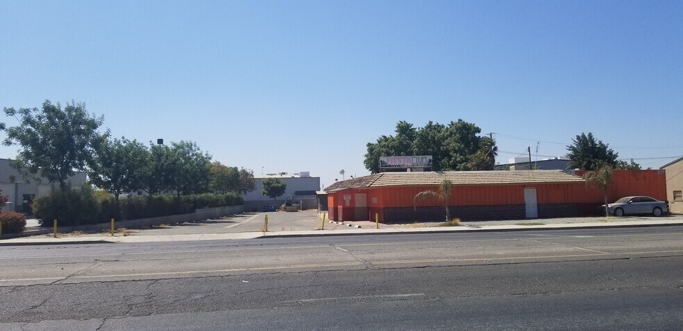 More Photos Of 2435 S K St, Tulare Bar For Sale