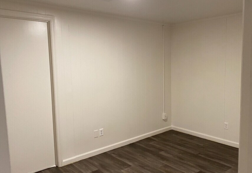 More Photos Of 103 Queen St, Georgetown Medical For Lease