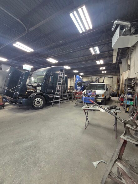 More Photos Of 369 Thomas St, Newark Auto Repair For Sale