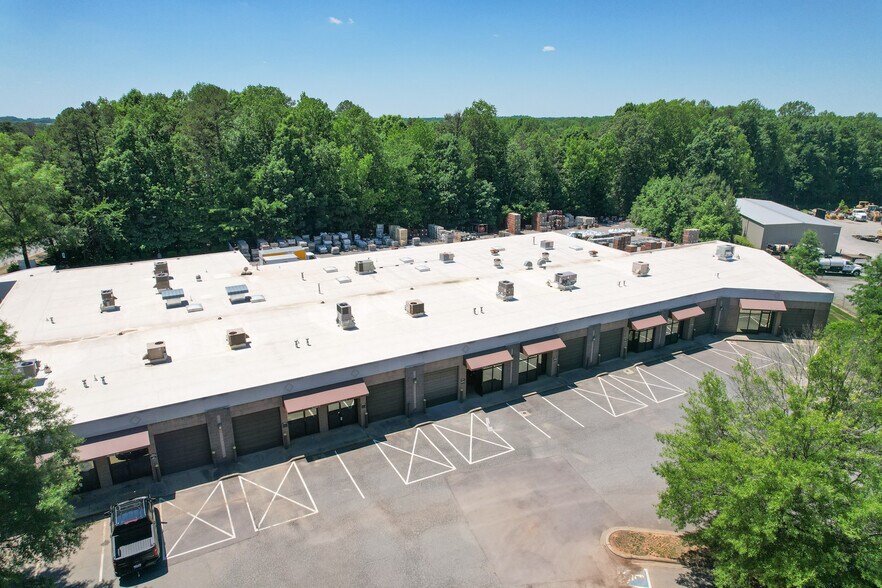 More Photos Of 10015 Metromont Industrial Blvd, Charlotte Warehouse For Lease