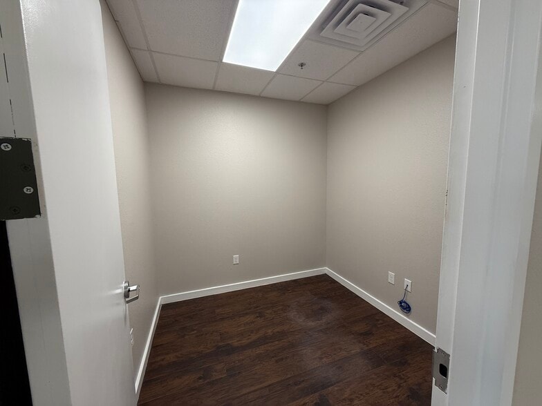 More Photos Of 1101 Bunton Creek Rd, Kyle Storefront Retail Office For Lease