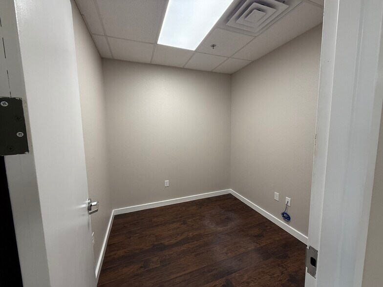 More Photos Of 1101 Bunton Creek Rd, Kyle Storefront Retail Office For Lease