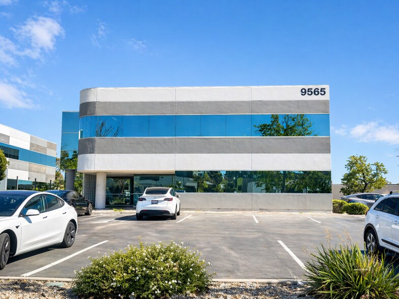 More Photos Of 9565 Waples St, San Diego Medical For Lease