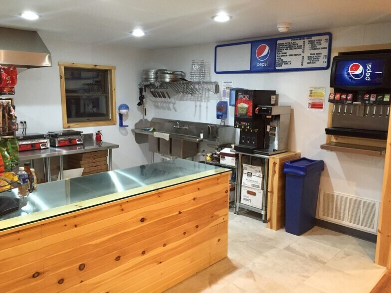 More Photos Of 173 Friendsville Rd, Mc Henry Restaurant For Lease