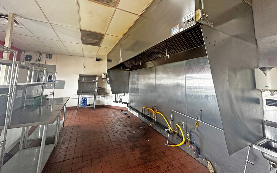 More Photos Of 800 W Franklin St, Jackson Freestanding For Sale