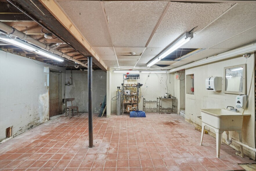 More Photos Of 332 Farnum Pike, Smithfield Restaurant For Sale