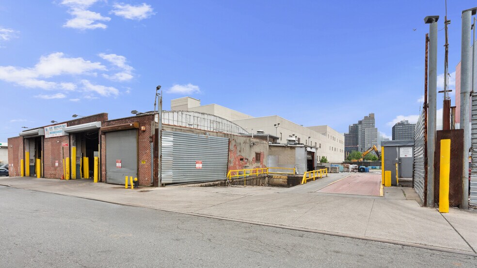 More Photos Of 141 6th St, Brooklyn Warehouse For Lease