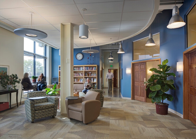 More Photos Of 130 W Bruce St, Milwaukee Office For Sale