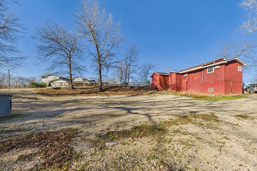 More Photos Of 1603 Central Blvd, Bull Shoals Restaurant For Sale