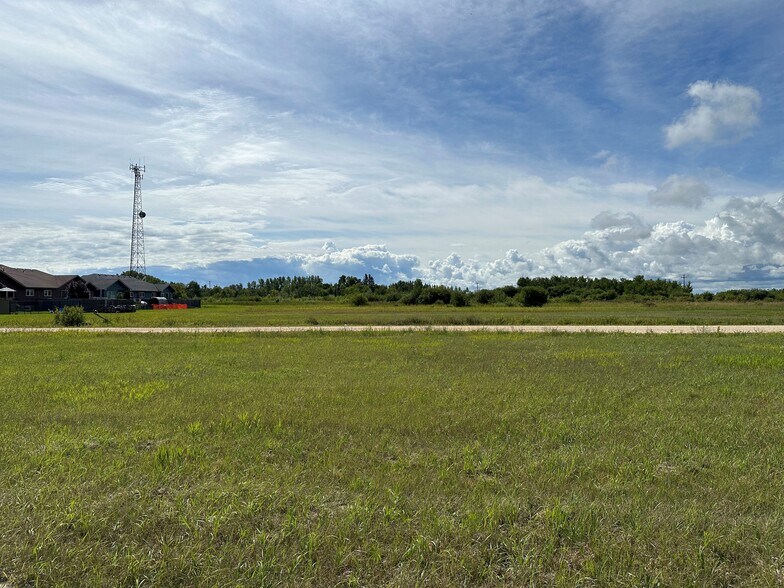 More Photos Of SE Wedgewood Pl, Gimli Land For Sale