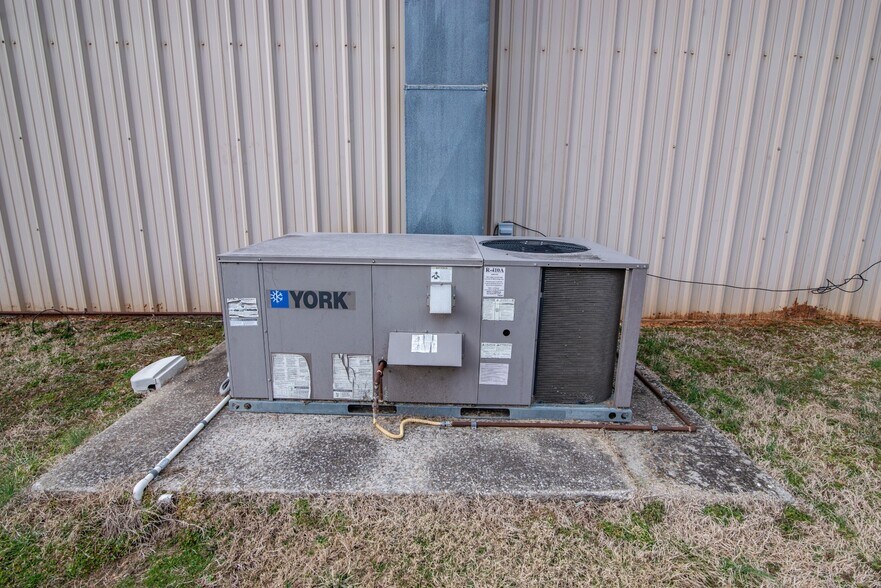 More Photos Of 1215 Main St, Munfordville Freestanding For Sale