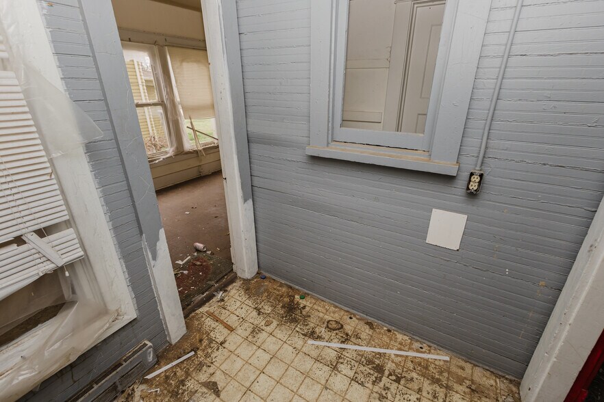 More Photos Of 123 E Madison Ave, Arkansas City Apartments For Sale