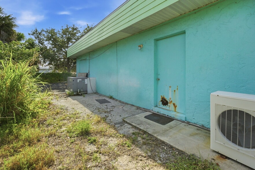 More Photos Of 1503 S McCall Rd, Englewood Freestanding For Sale