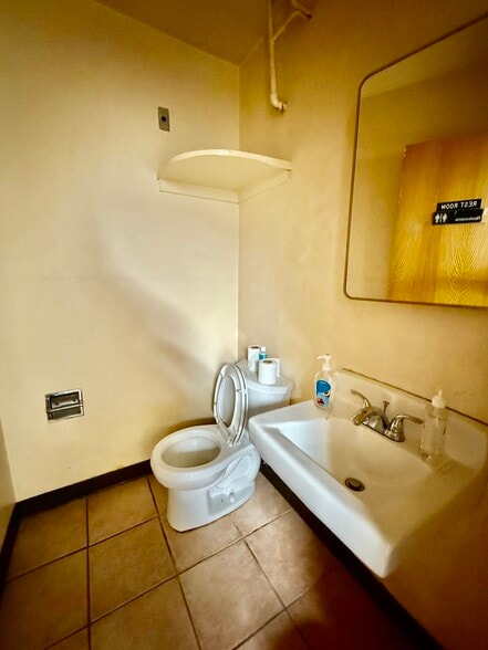 More Photos Of 6513 Whittier Blvd, Los Angeles Medical For Sale