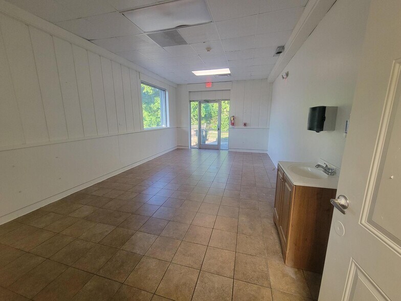 More Photos Of 449 Moss Trl, Goodlettsville Storefront Retail Office For Sale