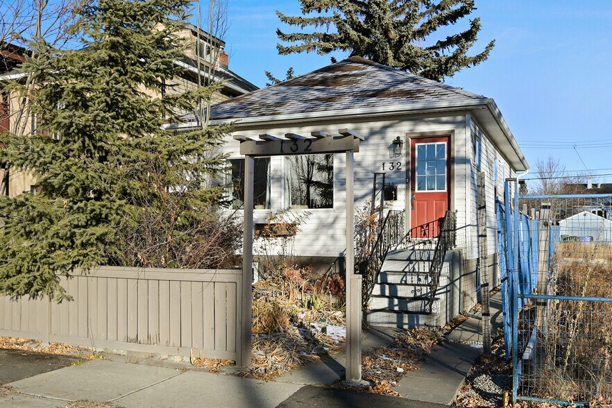 More Photos Of 132 17 Avenue NW, Calgary Office For Sale