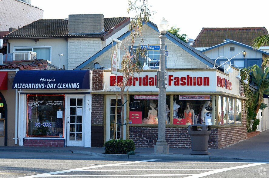 More Photos Of 701 E Balboa Blvd, Newport Beach Storefront Retail Residential For Lease