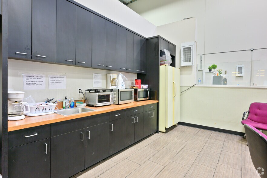 More Photos Of 5388 Arrow Hwy, Montclair Warehouse For Lease