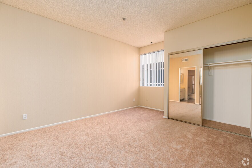 More Photos Of 10621 Valley Spring Ln, North Hollywood Apartments For Sale