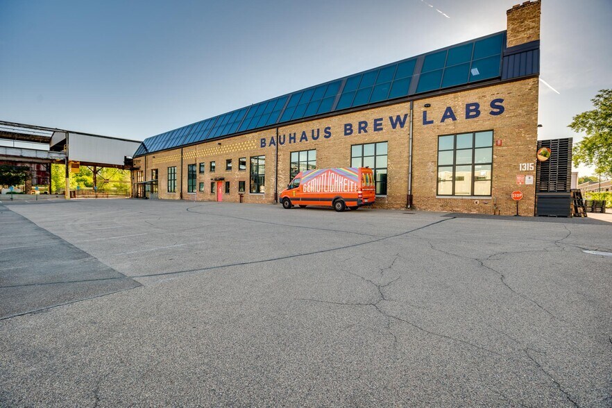 More Photos Of 1331 NE Tyler St, Minneapolis Unknown For Lease