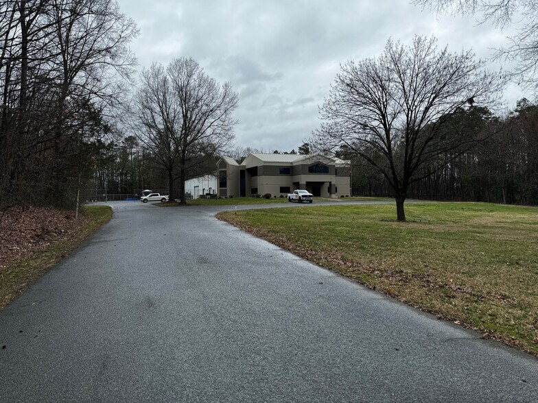 More Photos Of 1127 Curtis St, Monroe Light Manufacturing For Lease