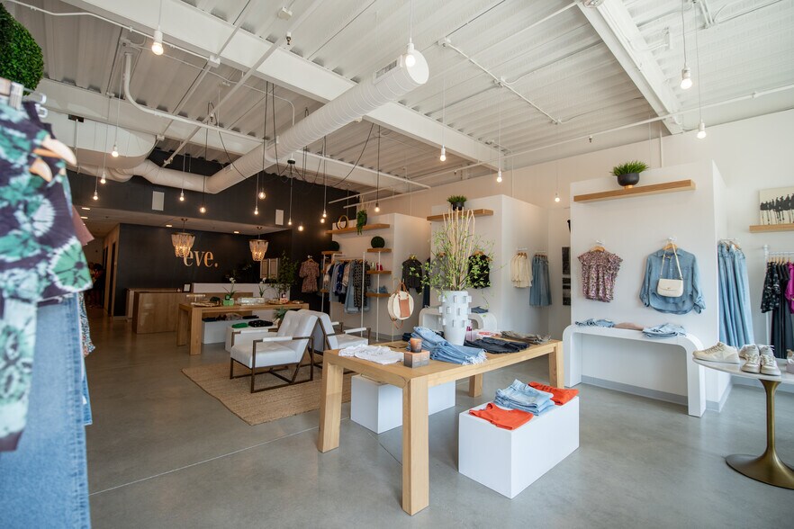 More Photos Of 1450 SW Vintage Pky, Ankeny General Retail For Sale