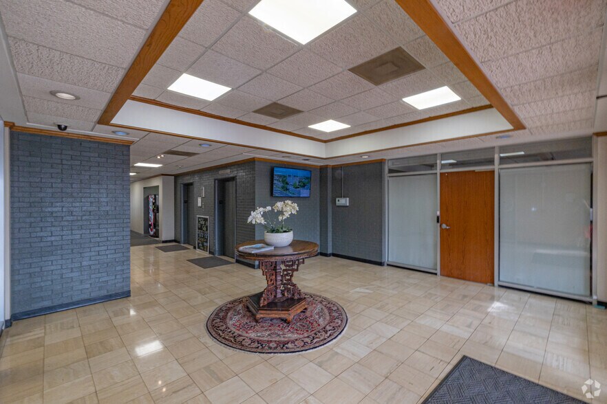 More Photos Of 2901-2915 N Classen Blvd, Oklahoma City Office For Lease