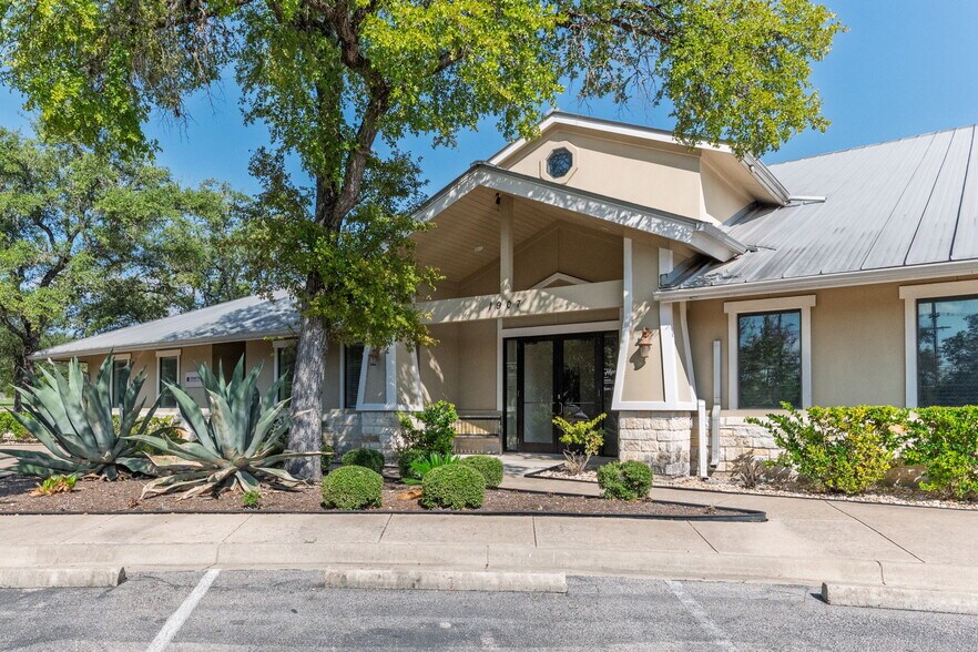 More Photos Of 1907 Cypress Creek Rd, Cedar Park Office For Sale