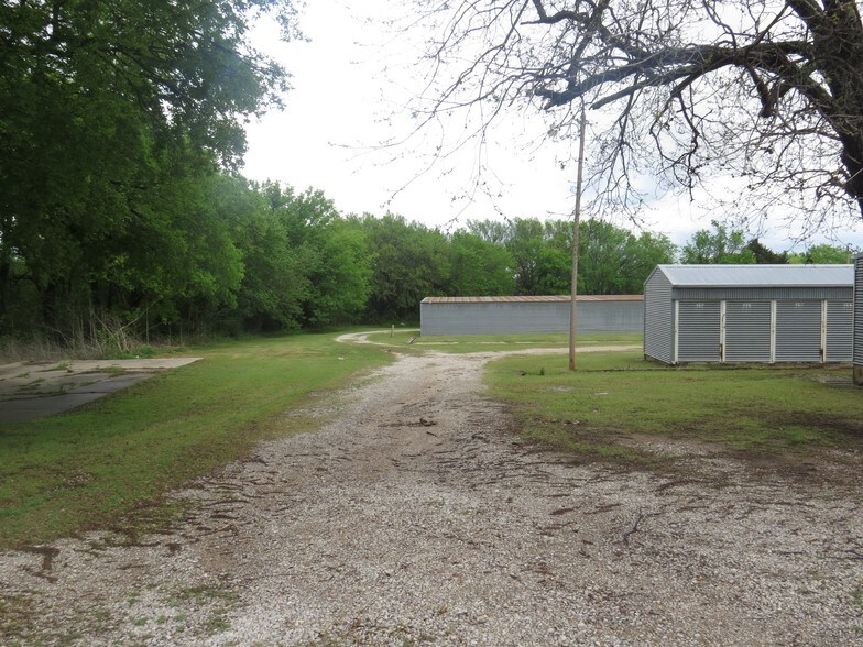 More Photos Of 3336 S Commerce St, Ardmore Self Storage For Sale