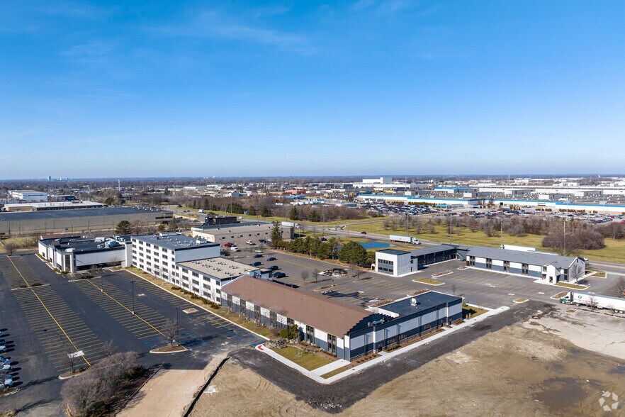 More Photos Of 34911 Van Dyke Ave, Sterling Heights Apartments For Lease