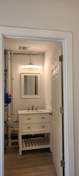 More Photos Of 4500-4512 S Flores St, San Antonio Storefront Retail Office For Lease