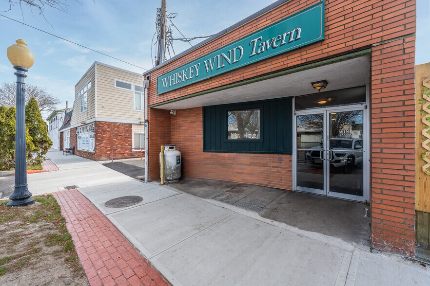 More Photos Of 30-32 Front St, Greenport Storefront Retail Residential For Sale
