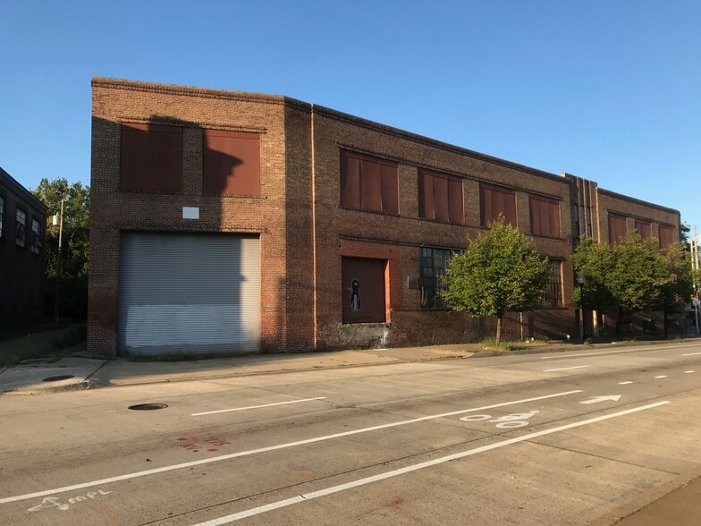More Photos Of 926-938 E Monument St, Baltimore Warehouse For Sale