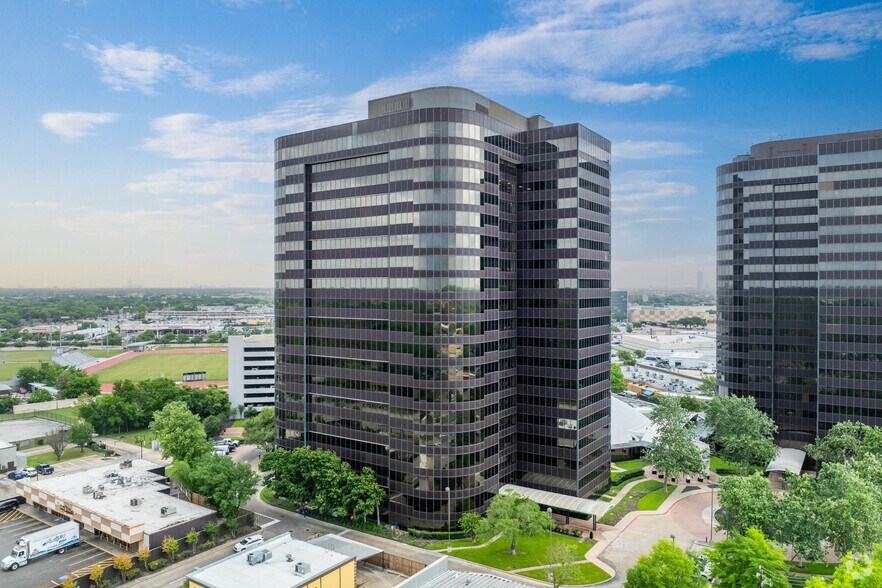 More Photos Of 7324 Southwest Fwy, Houston Office For Lease