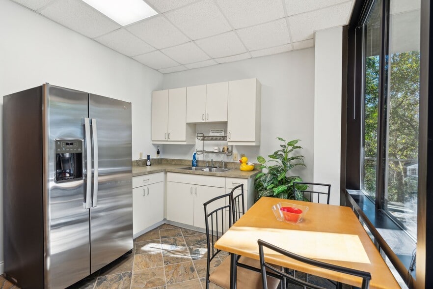 More Photos Of 710 Johnnie Dodds Blvd, Mount Pleasant Medical For Sale